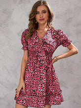 Vestido de manga corta con estampado de leopardo